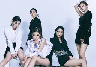 Itzy 2025 PC wallpaper