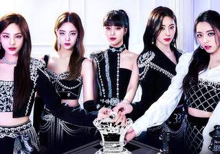 Itzy 2025 PC wallpaper