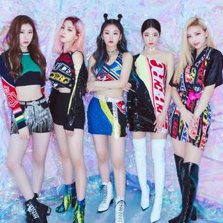 Itzy 2025 PC wallpaper