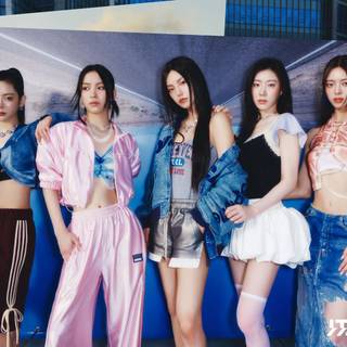Itzy 2025 PC wallpaper