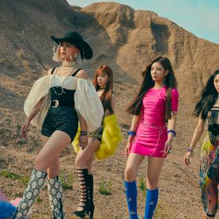 Itzy 2025 PC wallpaper