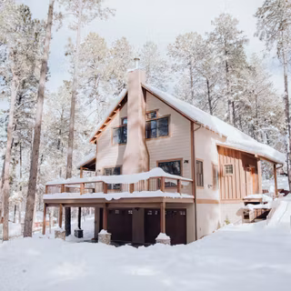 Winter home arhitecture wallpaper