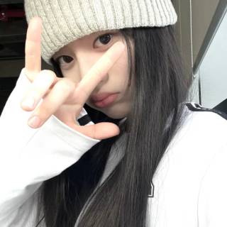 Minju Illit wallpaper