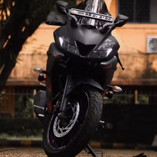 R15 v4 bike wallpaper