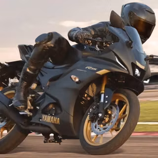 R15 v4 bike wallpaper