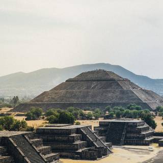 Mexican pyramids wallpaper
