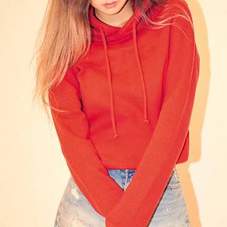 Jennie Kim red wallpaper