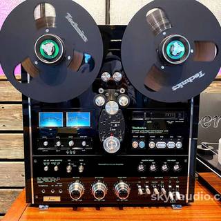 Reel-to-reel audio tape recording wallpaper
