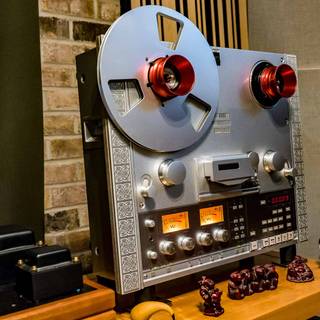 Reel-to-reel audio tape recording wallpaper