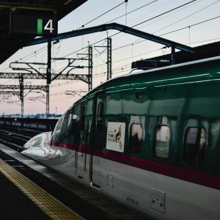 Train 4k phone wallpaper