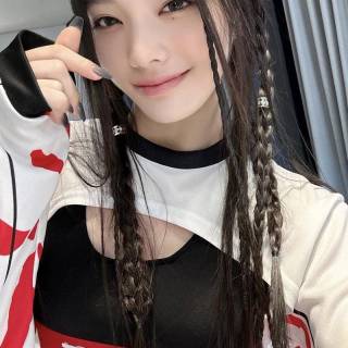 Iroha Illit wallpaper