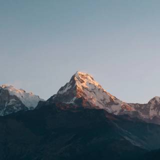 4k minimalist mountain wallpaper