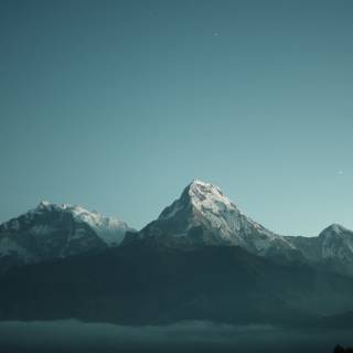 4k minimalist mountain wallpaper