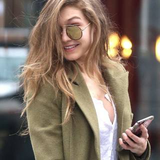 Gigi Hadid mobile wallpaper