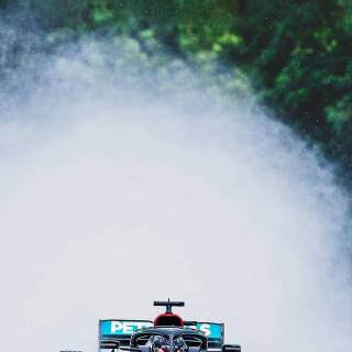 Mercedes iPhone F1 wallpaper