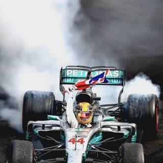 Mercedes iPhone F1 wallpaper