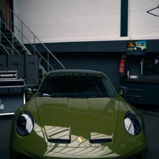 Porsche green 4k wallpaper