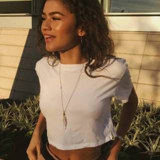 Zendaya phone wallpaper