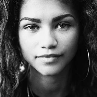 Zendaya phone wallpaper