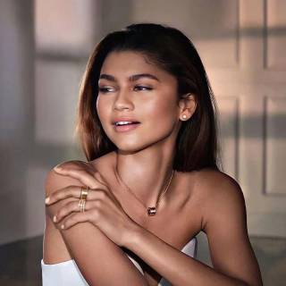 Zendaya phone wallpaper