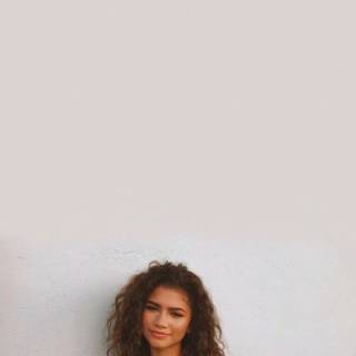 Zendaya phone wallpaper