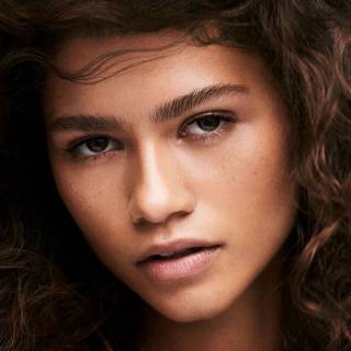 Zendaya phone wallpaper