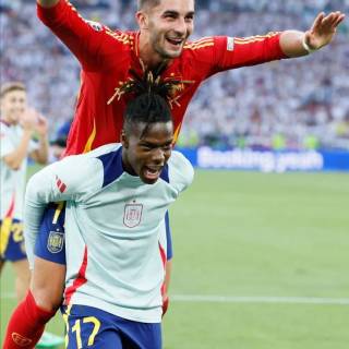 Nico Williams and Ferran Torres wallpaper