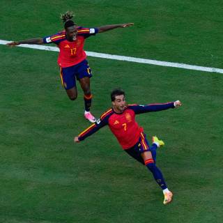 Nico Williams and Ferran Torres wallpaper