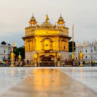 Golden Temple 4k wallpaper