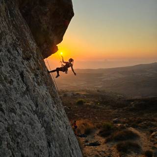 Climbing phone wallpaper