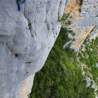 Climbing phone wallpaper
