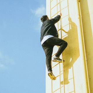 Climbing phone wallpaper