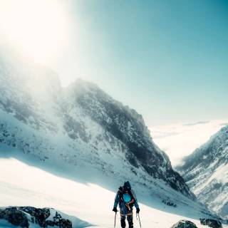 Climbing phone wallpaper