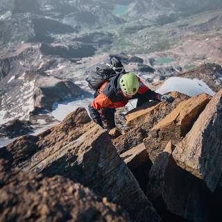 Climbing phone wallpaper