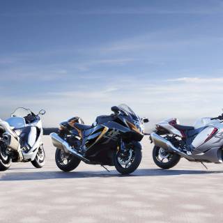 White Suzuki Hayabusa 4k wallpaper