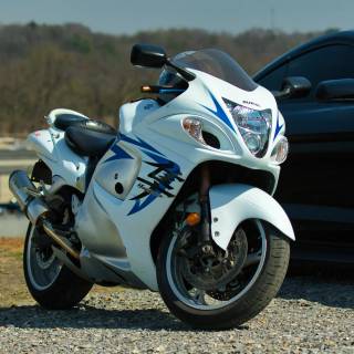 White Suzuki Hayabusa 4k wallpaper