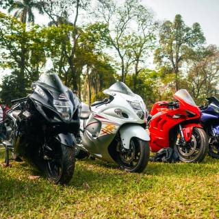 White Suzuki Hayabusa 4k wallpaper