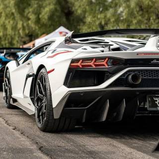 Aventador SVJ phone wallpaper
