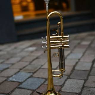 Trumpet phone wallpaper
