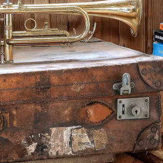 Trumpet phone wallpaper
