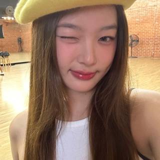 Jeong Yoonchae wallpaper