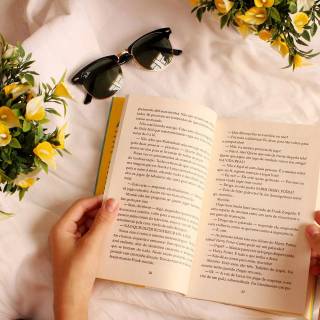 Aesthetic books desktop wallpaper