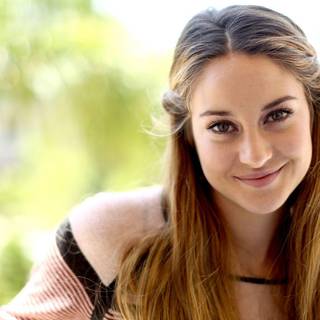 Shailene Woodley wallpaper