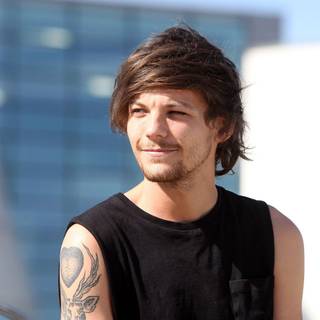 Louis Tomlinson wallpaper