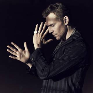 Tom Hiddleston wallpaper
