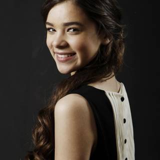 Hailee Steinfeld wallpaper