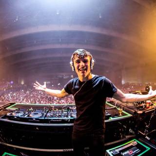 Martin Garrix DJ wallpaper