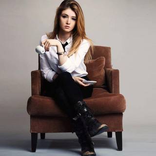 Chrissy Costanza wallpaper