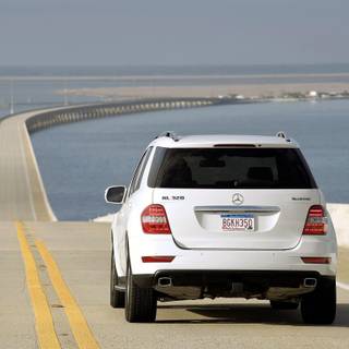 Mercedes-Benz ML320 wallpaper