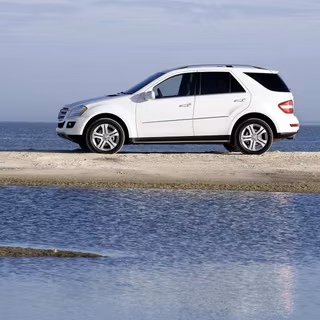 Mercedes-Benz ML320 wallpaper